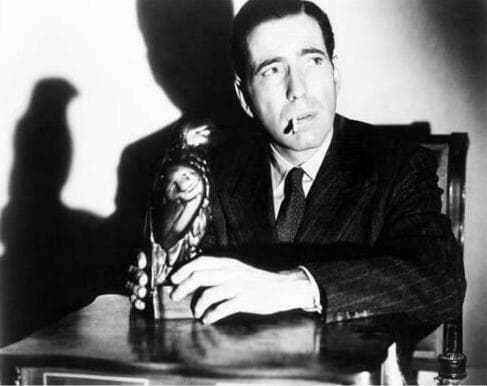 Humphrey Bogart jako Sam Spade w Sokole maltańskim z 1941 roku, kadr promocyjny