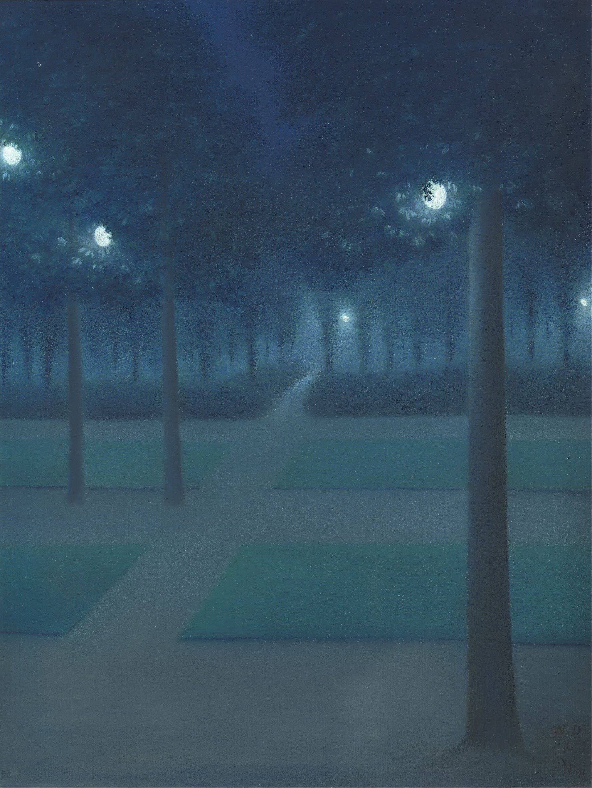 William Degouve de Nuncques, Nokturn w Parku Królewskim w Brukseli, pastel z 1897 roku, Musée d'Orsay w Paryżu - nocna aleja parku w gęstej granatowo-zielonej poświacie, dwa ciemne pnie na pierwszym planie, kilka lamp gazowych tlących się w koronach drzew, pusta ścieżka biegnąca w głąb między strzyżonymi żywopłotami; nie ma tu ani jednej postaci i nic się nie dzieje, a mimo to miejsce sprawia wrażenie, jakby ktoś patrzył