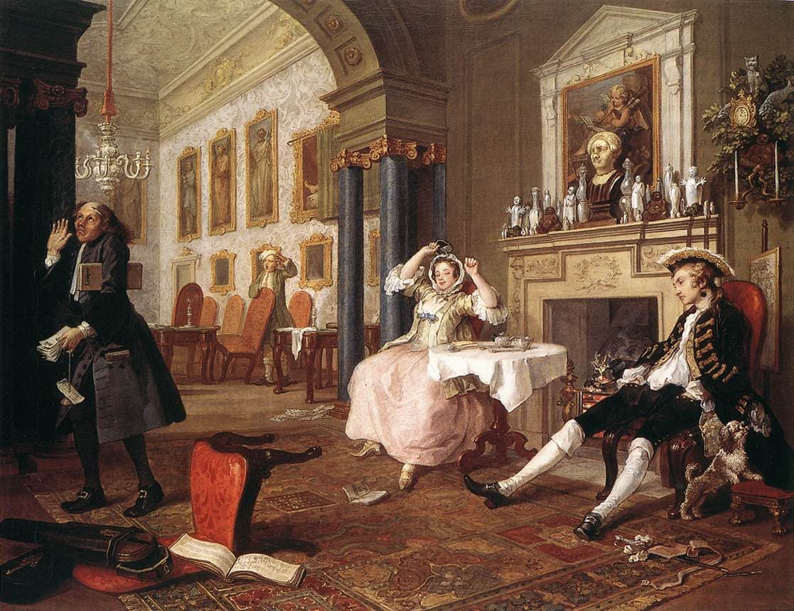 William Hogarth, Tête-à-Tête z cyklu Marriage A-la-Mode, 1743–45 — salon z kominkiem, którego gzyms zastawiono rzędem porcelanowych figurek, i z arkadą prowadzącą do drugiej, obwieszonej obrazami sali. Na podłodze leżą przewrócone krzesło, skrzypce w otwartym futerale, otwarty zeszyt nut i rozsypane karty, a biały pudel wyciąga damski czepek z kieszeni surduta siedzącego mężczyzny.