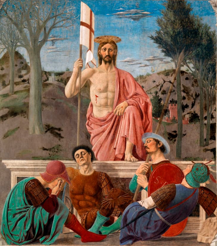 Piero della Francesca, Zmartwychwstanie, ok. 1460, fresk, Museo Civico w Sansepolcro - w centrum kompozycji mężczyzna w różowym płaszczu stawia bosą stopę na krawędzi kamiennego sarkofagu i trzyma w dłoni drzewce z białą chorągwią, poniżej czterej żołnierze w zbrojach śpią oparci o grobowiec, a pejzaż za jego plecami jest po lewej bezlistny i zimowy, po prawej zielony