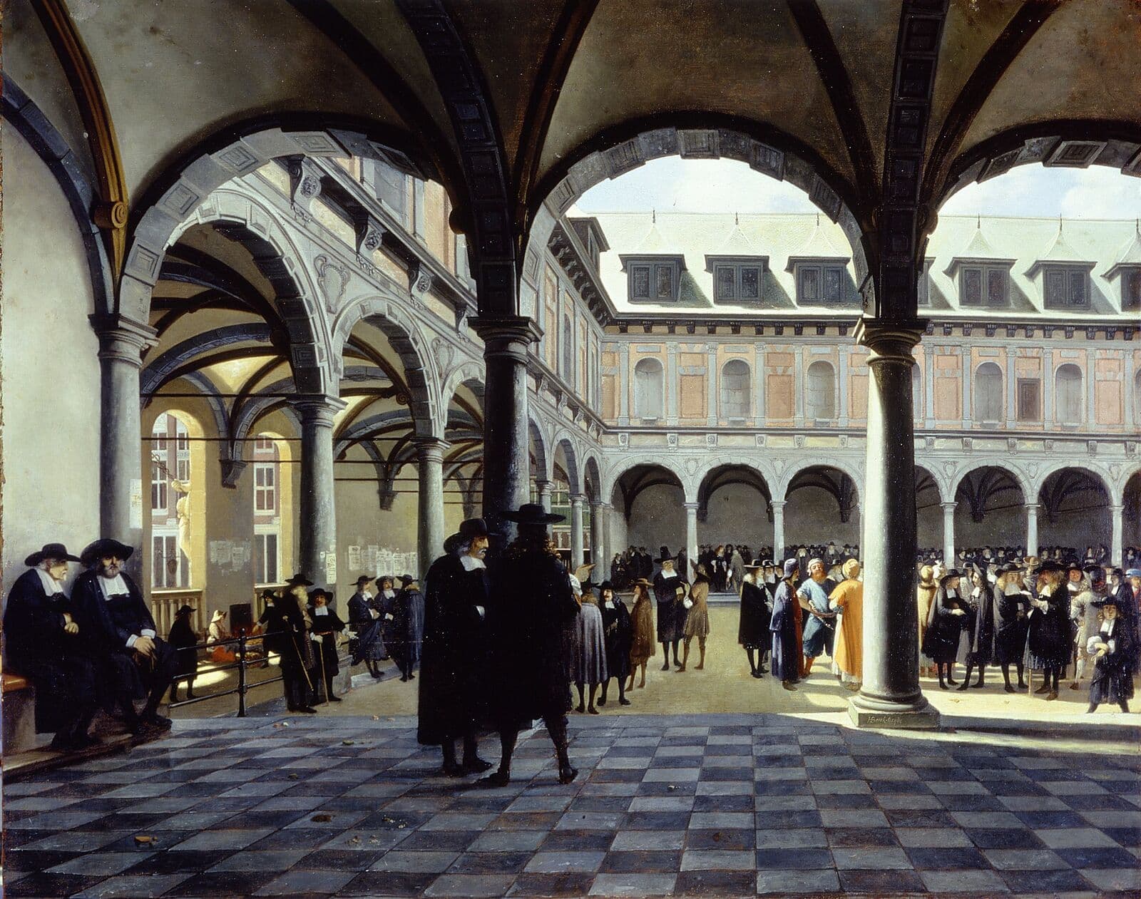 Job Adriaensz. Berckheyde, Dziedziniec starej giełdy w Amsterdamie, ok. 1670 - widok spod ciemnego sklepienia krużganka na kwadratowy dziedziniec wyłożony szachownicą jasnych i ciemnych płyt; po prawej, w ostrym słońcu pod arkadami, stoi gęsty tłum mężczyzn w czarnych płaszczach i szerokich kapeluszach, a pośród nich mężczyzna w białym turbanie i błękitnym kaftanie oraz mężczyzna w długiej żółtej szacie; środkiem pustego bruku idzie dwóch mężczyzn w długich czarnych płaszczach, po lewej dwaj starsi mężczyźni w białych kołnierzach siedzą na kamiennej ławie przy żelaznej barierce, w tle dwukondygnacyjna arkadowa fasada z mansardowymi oknami i skrawkiem nieba
