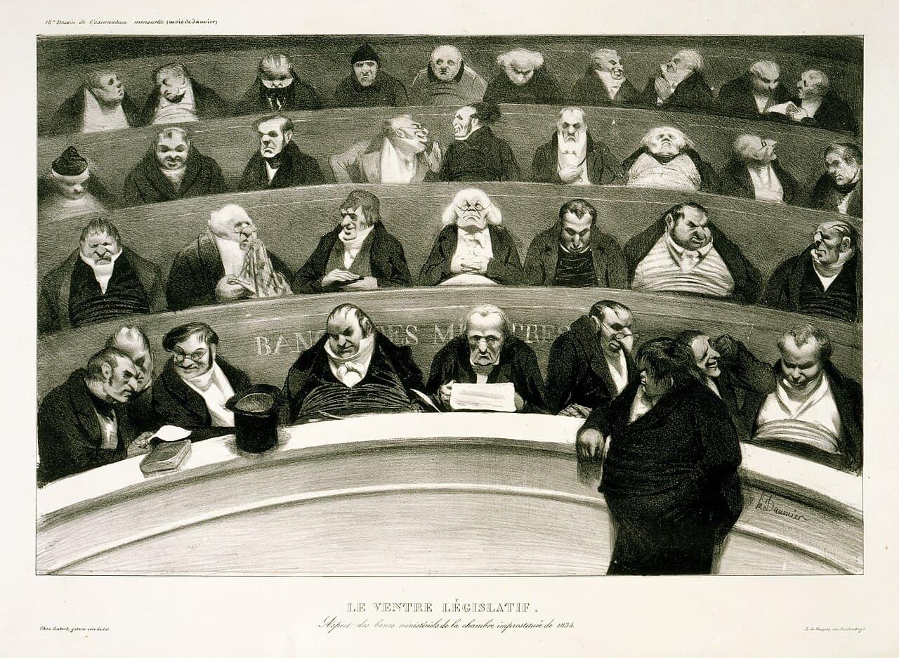 Honoré Daumier, Brzuch legislacyjny (1834) - litografia przedstawiająca wznoszące się półkolem rzędy siedzeń wypełnione mężczyznami w ciemnych surdutach, każda twarz narysowana jak karykatura, jedni śpią z głowami opartymi na piersi, inni rozparli się z założonymi rękami, kilku szepcze do sąsiadów, a nikt nie patrzy w tę samą stronę